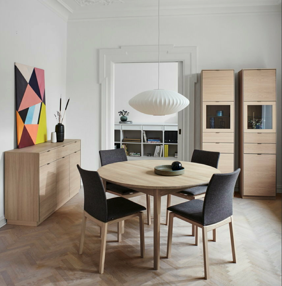 Skovby spisebord og spisestoler fra Fagmøbler