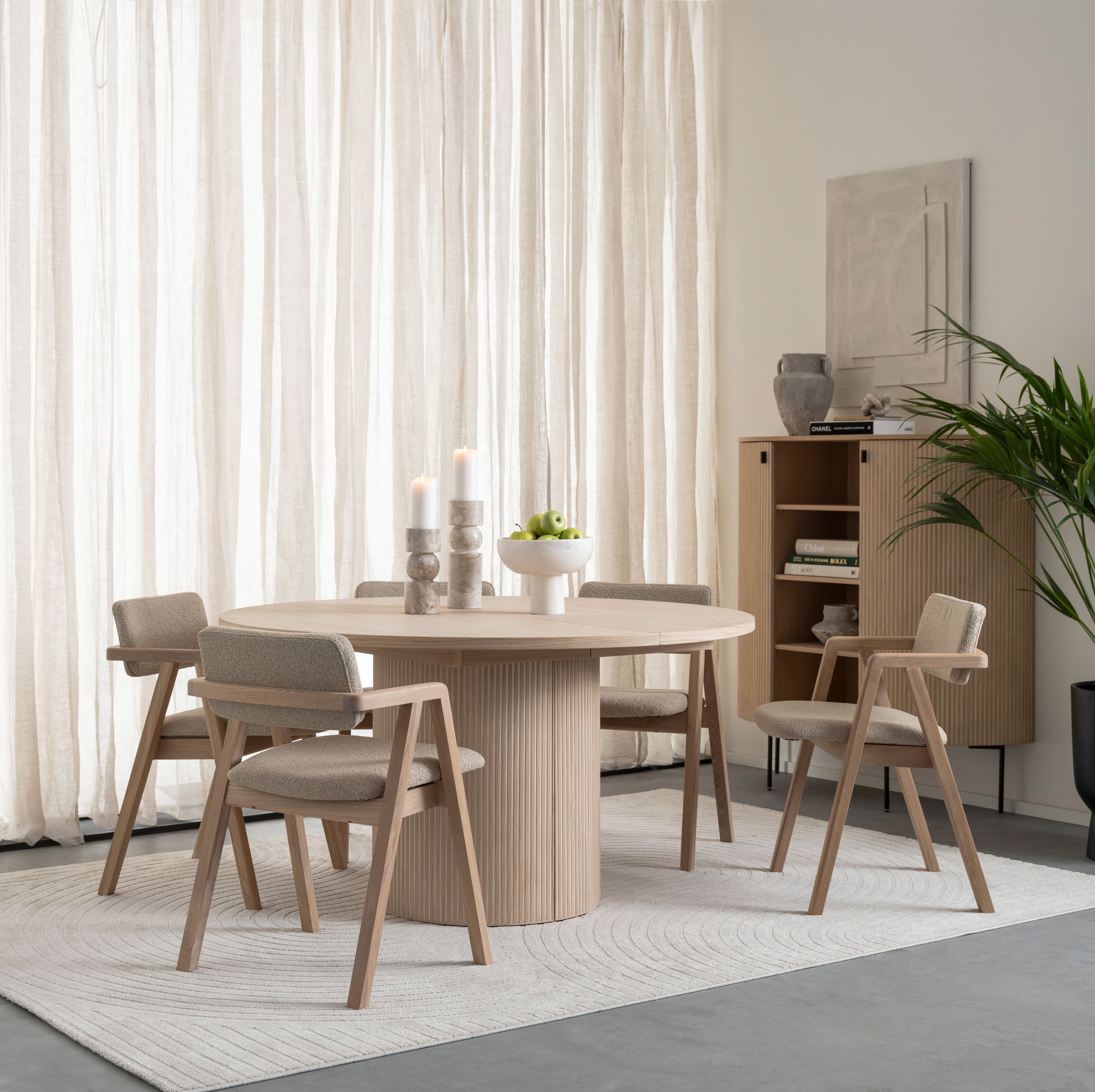 Et spisebord fire ulike farger