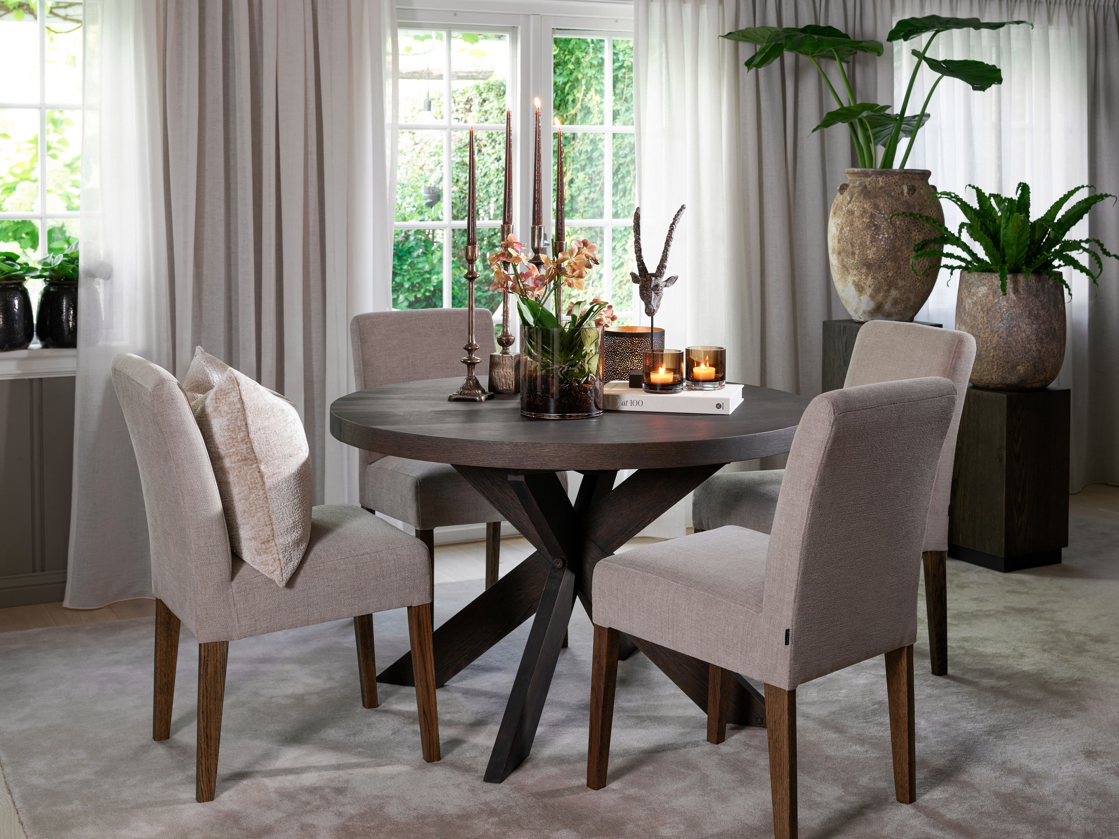 Nobel® spisebord og spisestoler fra Fagmøbler